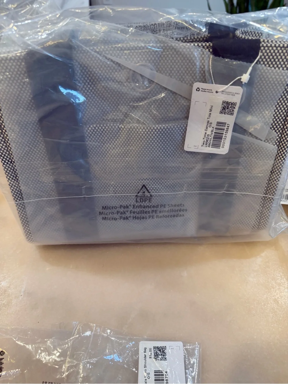 NWT Lululemon Two Tone Canvas Mini Boxy Tote 4.5L - Black BUNDLE - Picture 6 of 14
